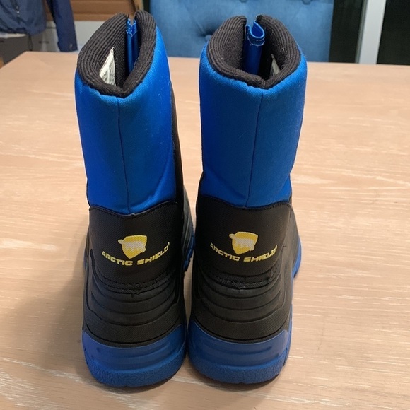 Arctic Shield Winter boots, blue and black, Size 5. A little dirty, little wear - Picture 6 of 8